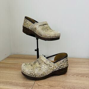 Dansko Sanita Gold Leopard Print Slip On Clogs Women’s Size 7.5